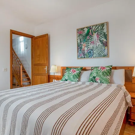 Lovely Duplex With Sea Views *